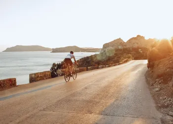 Adalar'da Bisiklet Kiralama Rehberi [2025]: Fiyatlar, Dükkanlar ve Rotalar