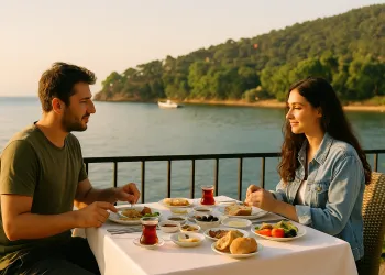 Heybeliada'nın En İyi 7 Kahvaltı Mekanı [2025 Güncel Fiyatlar & Menüler]