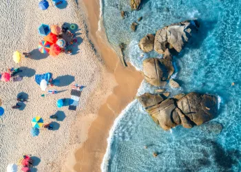 Kınalıada'nın En Temiz 5 Plajı: Gönül Rahatlığıyla Denize Girin [2025 Rehberi]