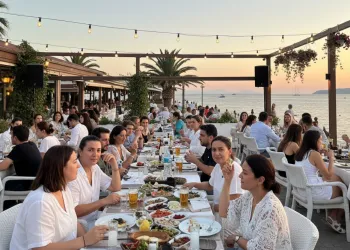 Güneşi Batırın, Keyfe Başlayın: Büyükada'da Plaj Sonrası Gidilecek En İyi 3 Rahat Meyhane